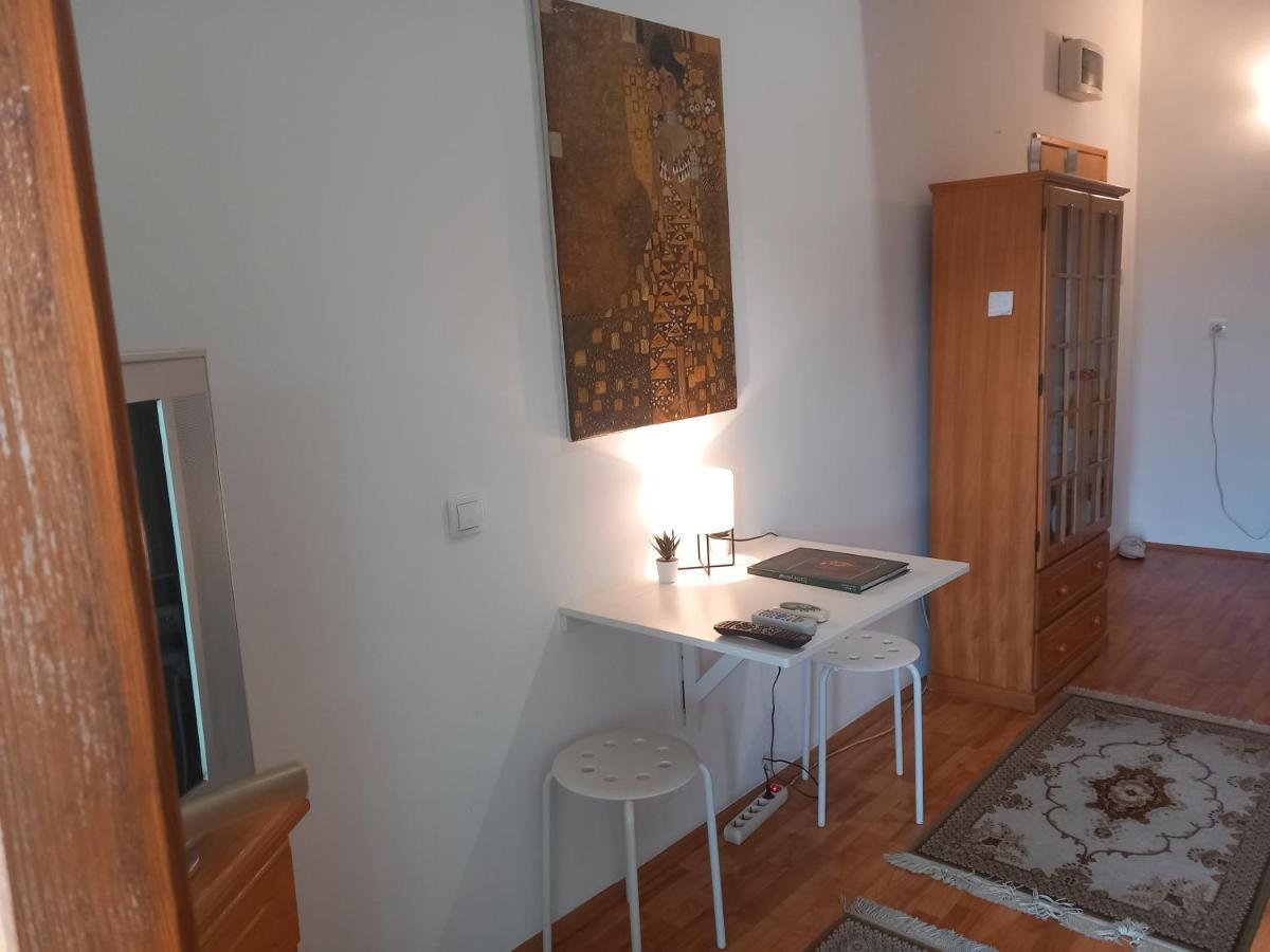 Cosy Rooftop Studio With Balcony Beograd Eksteriør bilde